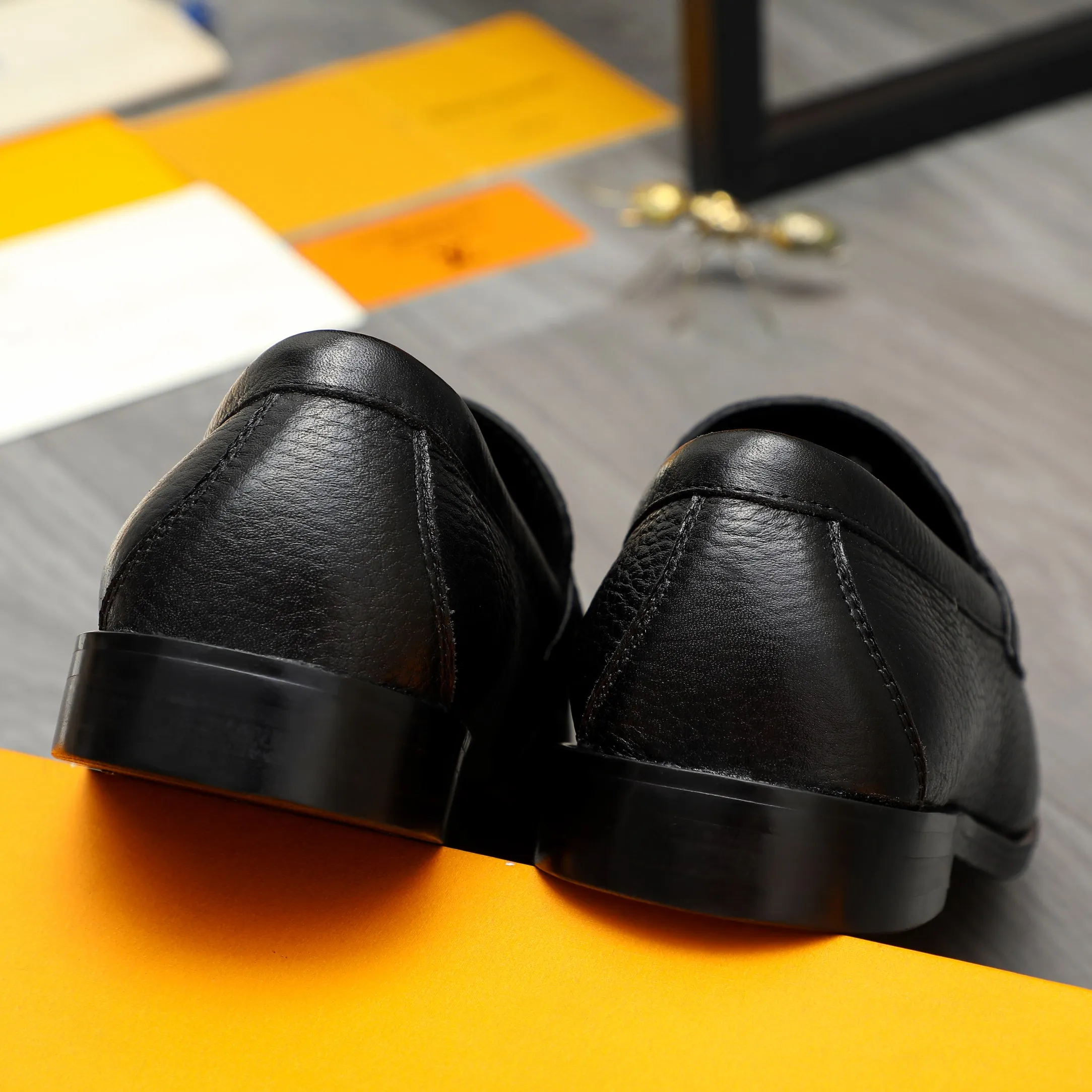Men's shoes 💰442 Product trademark: LV "Louis Vuitton" business slip-on leather shoes Regular size: 38-46 (45.46 custom-made, non-returnable) Product materials: Selected pebbled cowhide upper, cowhide lining, original rubber outsole